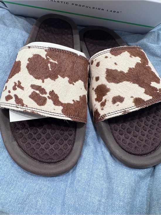 APL Shoes - APL Slide Sandals in Brown and Cream